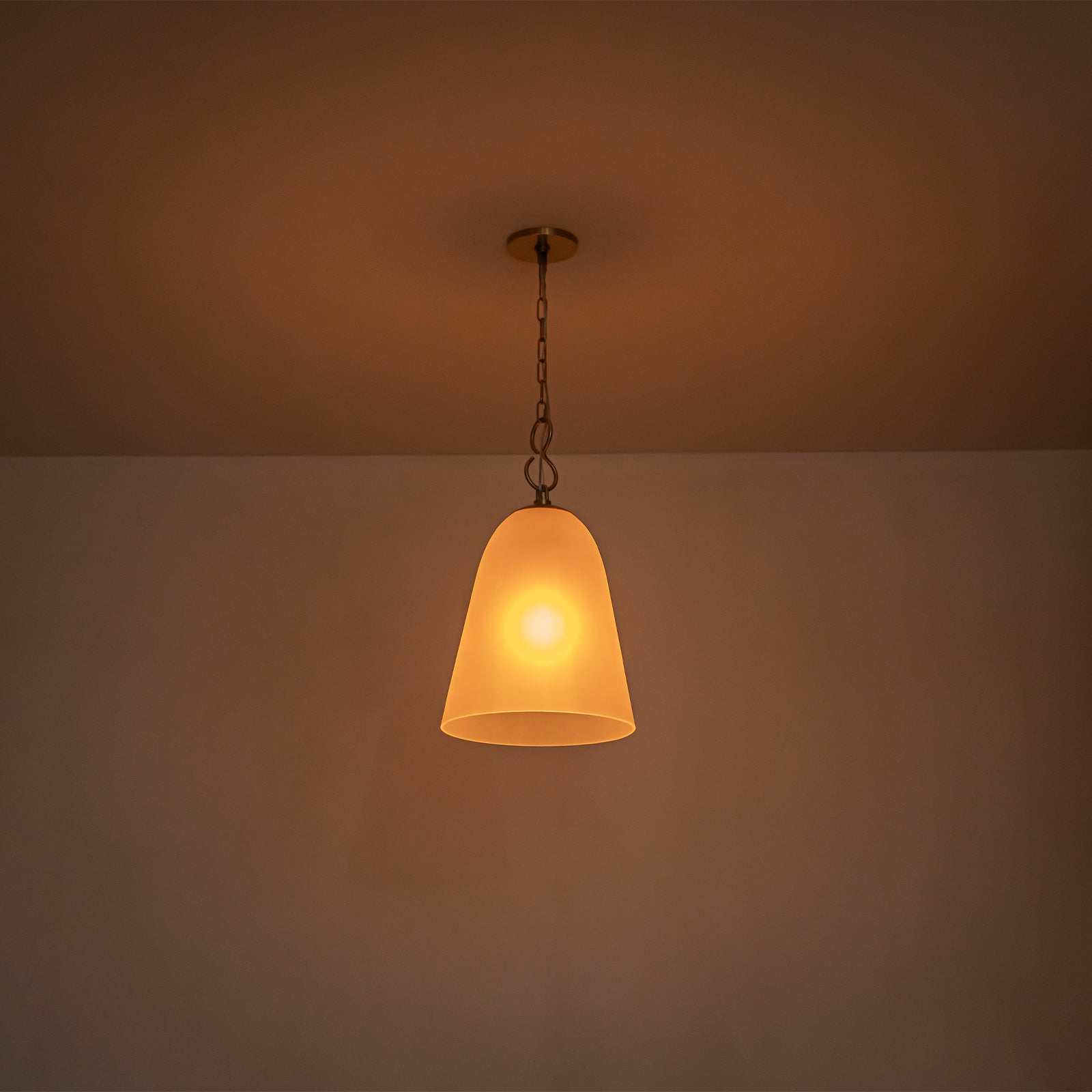 1-Light Modern Gold Bell Shaped Chandelier Hanging Light with Champagne-Colored Glass Shade for Dining Room